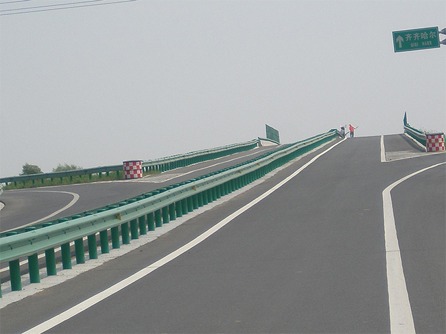 聊城高速公路护栏的材质与规格